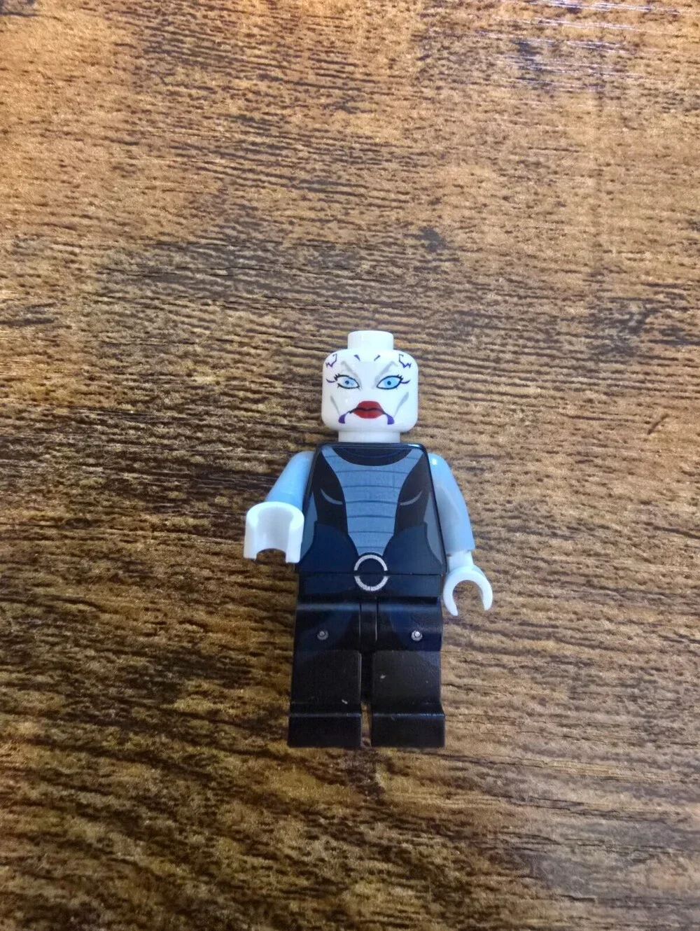 Lego Asajj Ventress 7957 Black Torso The Clone Wars Star Wars Minifigure